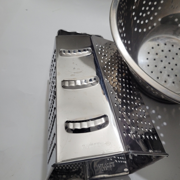 6 sided stainless steel grater with bonus drainer - Picture 3 of 10
